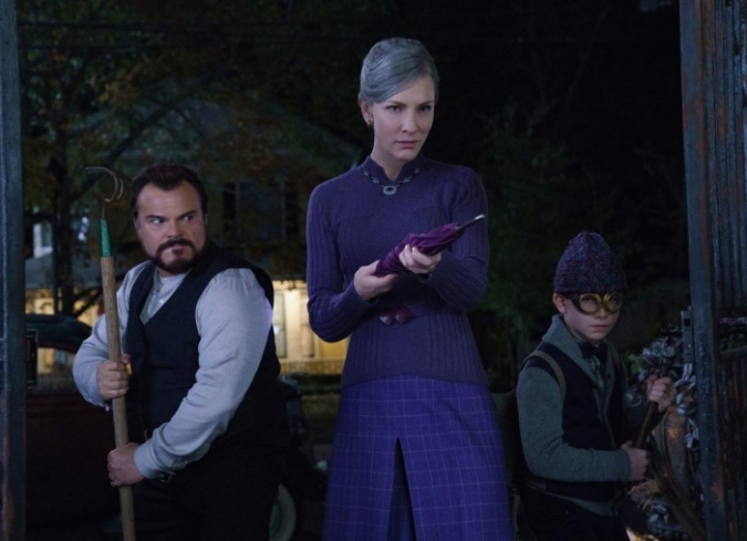 la casa con un reloj en sus paredes cate blanchett