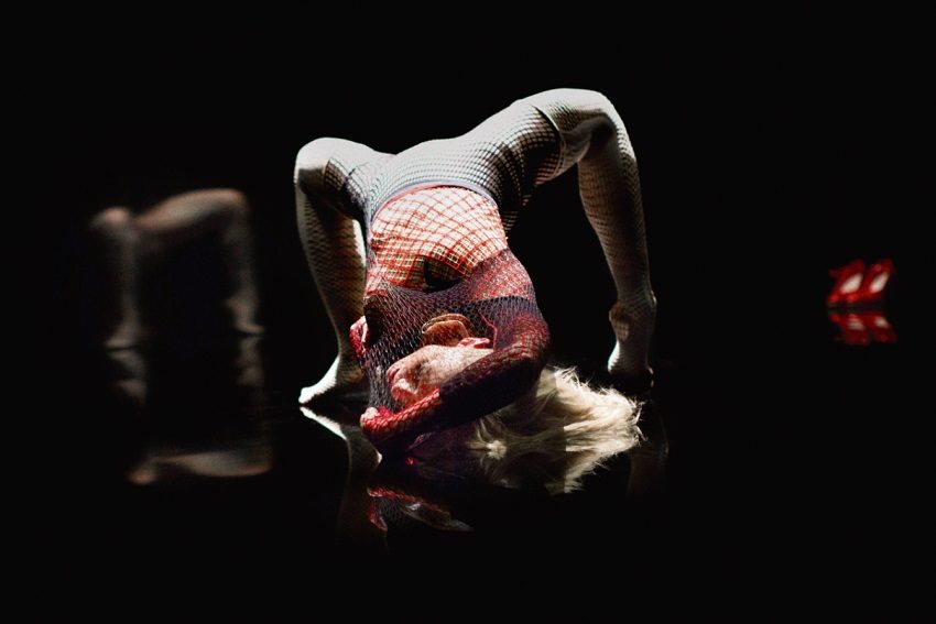 red kathryn del barton cate blanchett adelaide review 6 850x567